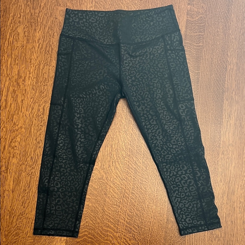 NWOT CVG Leopard Print Capri Length Leggings